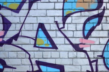 Grafiti çizimler parçası. Eski duvar boya lekeleri sokak sanatı kültür tarzı ile dekore edilmiştir. Renkli arka plan doku.