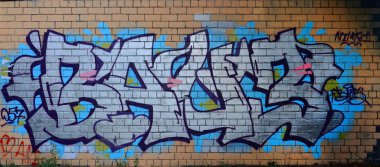Tam ve acomplished graffiti sanat. Eski duvar boya lekeleri sokak sanatı kültür tarzı ile dekore edilmiştir. Renkli arka plan doku.