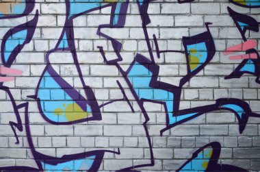Grafiti çizimler parçası. Eski duvar boya lekeleri sokak sanatı kültür tarzı ile dekore edilmiştir. Renkli arka plan doku.