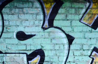 Grafiti çizimler parçası. Eski duvar boya lekeleri sokak sanatı kültür tarzı ile dekore edilmiştir. Renkli arka plan doku.