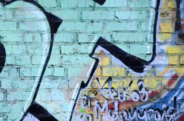 Grafiti çizimler parçası. Eski duvar boya lekeleri sokak sanatı kültür tarzı ile dekore edilmiştir. Renkli arka plan doku.