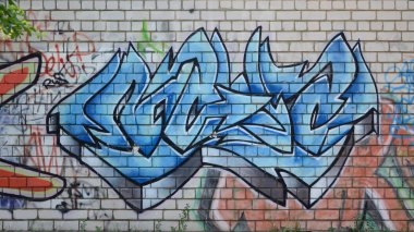 Tam ve acomplished graffiti sanat. Eski duvar boya lekeleri sokak sanatı kültür tarzı ile dekore edilmiştir. Renkli arka plan doku.