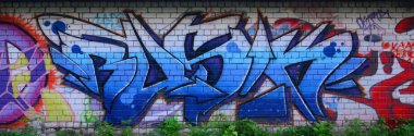 Tam ve acomplished graffiti sanat. Eski duvar boya lekeleri sokak sanatı kültür tarzı ile dekore edilmiştir. Renkli arka plan doku.