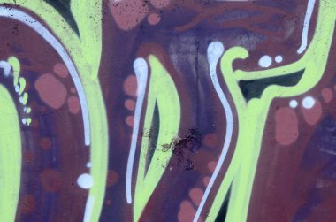 Grafiti çizimler parçası. Eski duvar boya lekeleri sokak sanatı kültür tarzı ile dekore edilmiştir. Renkli arka plan doku.