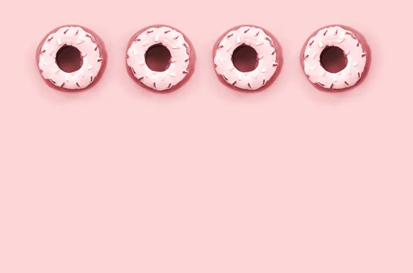 Muchos pequeños donuts de plástico se encuentra en un fondo de colores pastel. Piso establecer un patrón mínimo. Vista superior — Foto de Stock