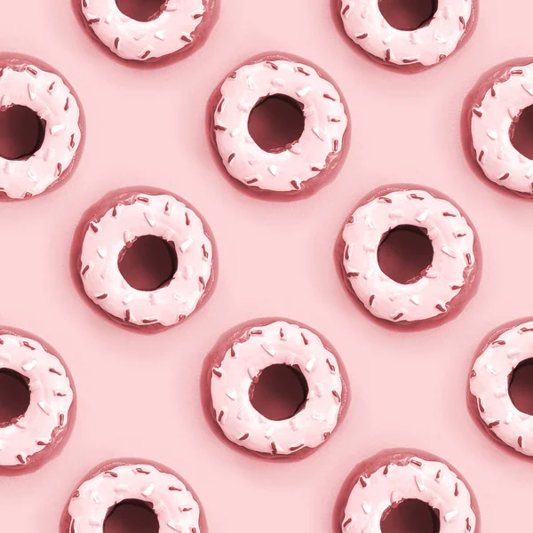Vele kleine kunststof donuts ligt op een pastel kleurrijke achtergrond. Plat lag minimale patroon. Bovenaanzicht — Stockfoto