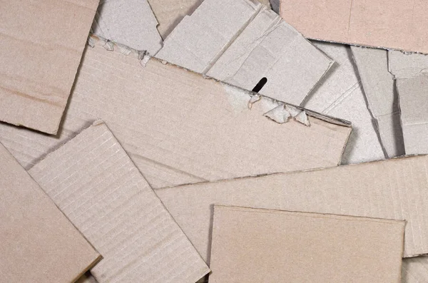 Bir sürü ev aletleri ve posta paketleri taşıma kutuları yapmak için kullanılan bej karton kağıt arka plan görüntüsü. Karton doku