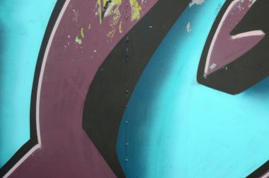 Grafiti çizimler parçası. Eski duvar boya lekeleri sokak sanatı kültür tarzı ile dekore edilmiştir. Renkli arka plan doku soğuk tonlarda.