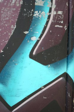 Grafiti çizimler parçası. Eski duvar boya lekeleri sokak sanatı kültür tarzı ile dekore edilmiştir. Renkli arka plan doku soğuk tonlarda.