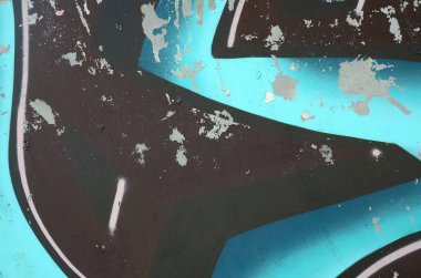 Grafiti çizimler parçası. Eski duvar boya lekeleri sokak sanatı kültür tarzı ile dekore edilmiştir. Renkli arka plan doku soğuk tonlarda.