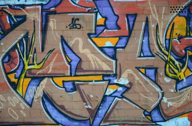 Grafiti çizimler parçası. Eski duvar boya lekeleri sokak sanatı kültür tarzı ile dekore edilmiştir. Renkli arka plan doku sıcak tonları içinde.