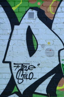 Grafiti çizimler parçası. Eski duvar boya lekeleri sokak sanatı kültür tarzı ile dekore edilmiştir. Yeşil tonlarında renkli arka plan doku.