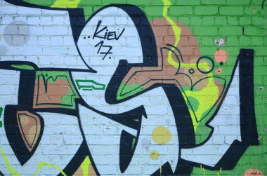 Grafiti çizimler parçası. Eski duvar boya lekeleri sokak sanatı kültür tarzı ile dekore edilmiştir. Yeşil tonlarında renkli arka plan doku.