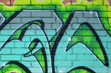 Grafiti çizimler parçası. Eski duvar boya lekeleri sokak sanatı kültür tarzı ile dekore edilmiştir. Yeşil tonlarında renkli arka plan doku.