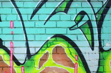 Grafiti çizimler parçası. Eski duvar boya lekeleri sokak sanatı kültür tarzı ile dekore edilmiştir. Yeşil tonlarında renkli arka plan doku.
