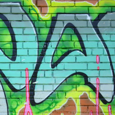 Grafiti çizimler parçası. Eski duvar boya lekeleri sokak sanatı kültür tarzı ile dekore edilmiştir. Yeşil tonlarında renkli arka plan doku.