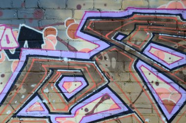 Grafiti çizimler parçası. Eski duvar boya lekeleri sokak sanatı kültür tarzı ile dekore edilmiştir. Renkli arka plan doku sıcak tonları içinde.