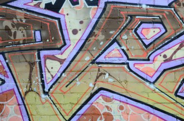 Grafiti çizimler parçası. Eski duvar boya lekeleri sokak sanatı kültür tarzı ile dekore edilmiştir. Renkli arka plan doku sıcak tonları içinde.