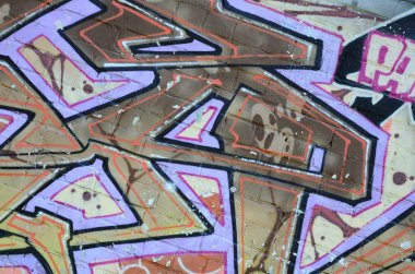Grafiti çizimler parçası. Eski duvar boya lekeleri sokak sanatı kültür tarzı ile dekore edilmiştir. Renkli arka plan doku sıcak tonları içinde.