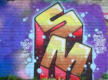 Grafiti çizimler parçası. Eski duvar boya lekeleri sokak sanatı kültür tarzı ile dekore edilmiştir. Renkli arka plan doku sıcak tonları içinde.