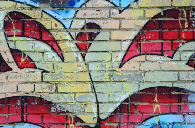 Grafiti çizimler parçası. Eski duvar boya lekeleri sokak sanatı kültür tarzı ile dekore edilmiştir. Renkli arka plan doku sıcak tonları içinde.