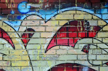 Grafiti çizimler parçası. Eski duvar boya lekeleri sokak sanatı kültür tarzı ile dekore edilmiştir. Renkli arka plan doku sıcak tonları içinde.