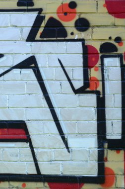 Grafiti çizimler parçası. Eski duvar boya lekeleri sokak sanatı kültür tarzı ile dekore edilmiştir. Renkli arka plan doku.