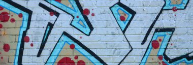 Grafiti çizimler parçası. Eski duvar boya lekeleri sokak sanatı kültür tarzı ile dekore edilmiştir. Renkli arka plan doku soğuk tonlarda.