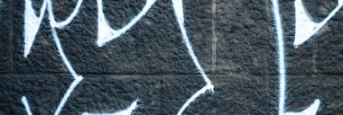 Grafiti çizimler parçası. Eski duvar boya lekeleri sokak sanatı kültür tarzı ile dekore edilmiştir. Renkli arka plan doku.