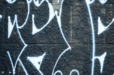 Grafiti çizimler parçası. Eski duvar boya lekeleri sokak sanatı kültür tarzı ile dekore edilmiştir. Renkli arka plan doku.