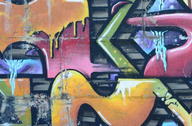 Grafiti çizimler parçası. Eski duvar boya lekeleri sokak sanatı kültür tarzı ile dekore edilmiştir. Renkli arka plan doku sıcak tonları içinde.