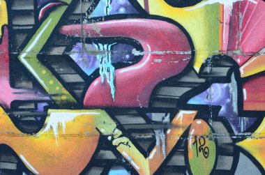Grafiti çizimler parçası. Eski duvar boya lekeleri sokak sanatı kültür tarzı ile dekore edilmiştir. Renkli arka plan doku sıcak tonları içinde.