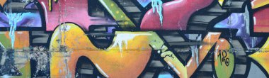 Grafiti çizimler parçası. Eski duvar boya lekeleri sokak sanatı kültür tarzı ile dekore edilmiştir. Renkli arka plan doku sıcak tonları içinde.