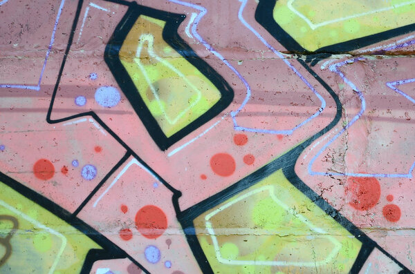 Фрагмент граффити рисунков. Старая стена декорирована краской в стиле уличного искусства. Цветная текстура фона в теплых тонах
.