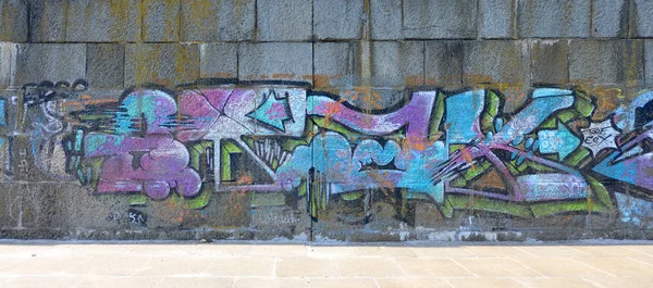 Fragment Von Graffiti Zeichnungen Die Alte Wand Mit Farbflecken Stil — Stockfoto