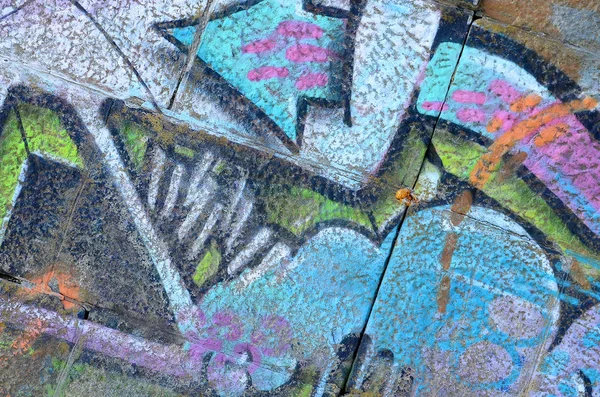 Fragment Graffiti Ritningar Den Gamla Muren Inredda Med Färg Fläckar — Stockfoto