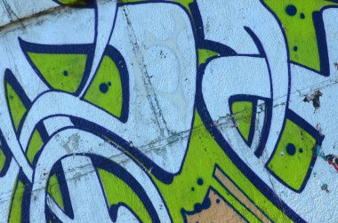 Grafiti çizimler parçası. Eski duvar boya lekeleri sokak sanatı kültür tarzı ile dekore edilmiştir. Yeşil tonlarında renkli arka plan doku.