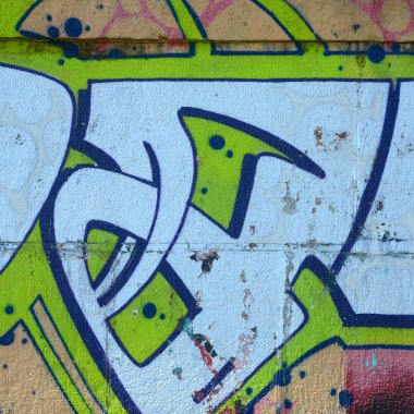 Grafiti çizimler parçası. Eski duvar boya lekeleri sokak sanatı kültür tarzı ile dekore edilmiştir. Yeşil tonlarında renkli arka plan doku.