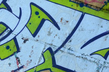 Grafiti çizimler parçası. Eski duvar boya lekeleri sokak sanatı kültür tarzı ile dekore edilmiştir. Yeşil tonlarında renkli arka plan doku.