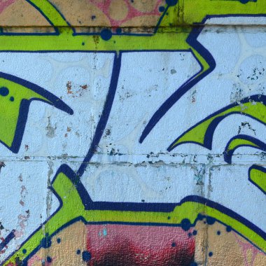 Grafiti çizimler parçası. Eski duvar boya lekeleri sokak sanatı kültür tarzı ile dekore edilmiştir. Yeşil tonlarında renkli arka plan doku.