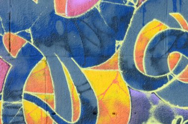 Grafiti çizimler parçası. Eski duvar boya lekeleri sokak sanatı kültür tarzı ile dekore edilmiştir. Çok renkli arka plan dokusu.