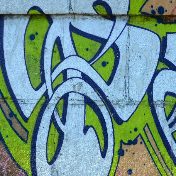 Grafiti çizimler parçası. Eski duvar boya lekeleri sokak sanatı kültür tarzı ile dekore edilmiştir. Yeşil tonlarında renkli arka plan doku.