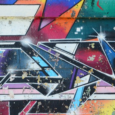 Grafiti çizimler parçası. Eski duvar boya lekeleri sokak sanatı kültür tarzı ile dekore edilmiştir. Çok renkli arka plan dokusu.