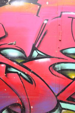 Grafiti çizimler parçası. Eski duvar boya lekeleri sokak sanatı kültür tarzı ile dekore edilmiştir. Renkli arka plan doku sıcak tonları içinde.