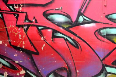 Grafiti çizimler parçası. Eski duvar boya lekeleri sokak sanatı kültür tarzı ile dekore edilmiştir. Renkli arka plan doku sıcak tonları içinde.