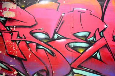 Grafiti çizimler parçası. Eski duvar boya lekeleri sokak sanatı kültür tarzı ile dekore edilmiştir. Renkli arka plan doku sıcak tonları içinde.