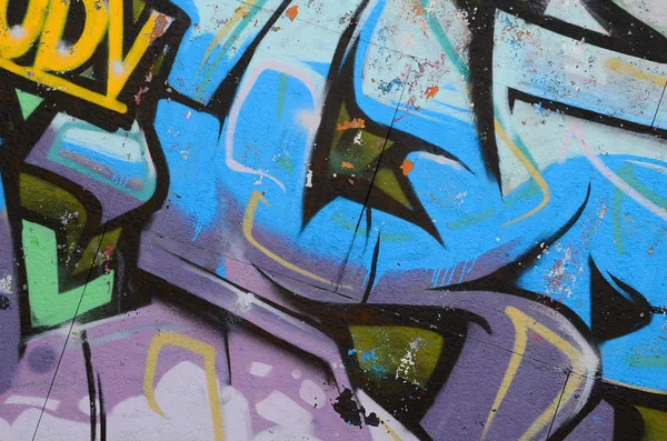 Grafiti çizimler parçası. Eski duvar boya lekeleri sokak sanatı kültür tarzı ile dekore edilmiştir. Renkli arka plan doku soğuk tonlarda.