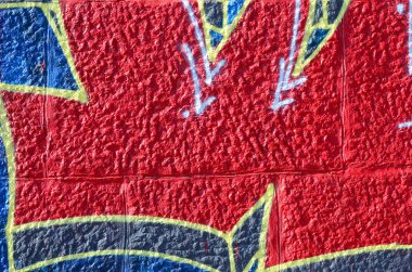 Grafiti çizimler parçası. Eski duvar boya lekeleri sokak sanatı kültür tarzı ile dekore edilmiştir. Renkli arka plan doku sıcak tonları içinde.