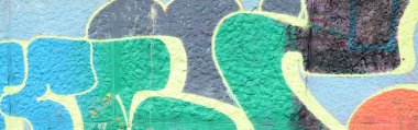 Grafiti çizimler parçası. Eski duvar boya lekeleri sokak sanatı kültür tarzı ile dekore edilmiştir. Yeşil tonlarında renkli arka plan doku.