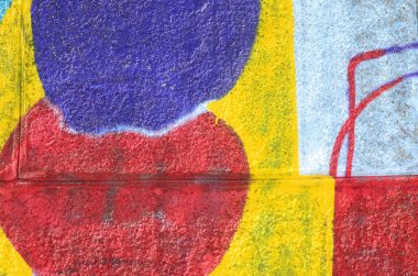 Grafiti çizimler parçası. Eski duvar boya lekeleri sokak sanatı kültür tarzı ile dekore edilmiştir. Çok renkli arka plan dokusu.